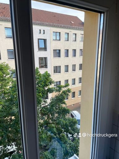 Sauberes Fenster nach der Reinigung in Gera Zentrum